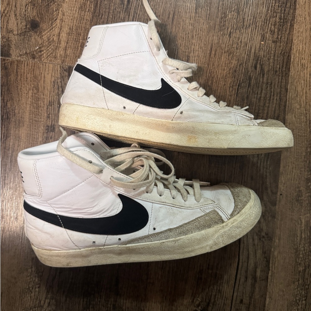 Nike hi top blazers Sneakers with Black Swoosh